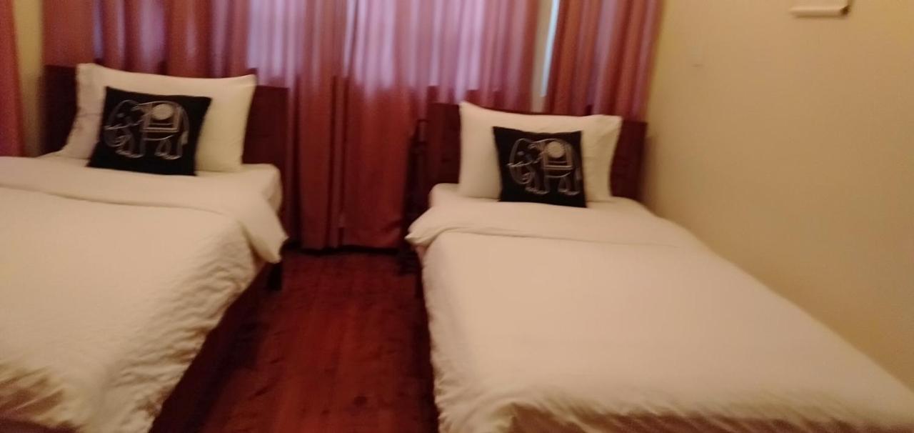 Samri Holiday Bunglow Нувара Елия Екстериор снимка